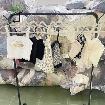 Second Hand Clean 95-100% Condition Used Short Sleeve T-Shirt in Mixed Colors with Polyester Cotton Material