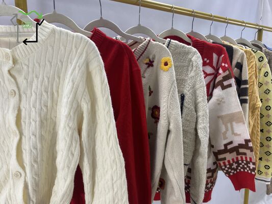 Wholesale Second Hand Polyester/Cotton Velvet Thick Sweater for Summer Warm Button Casual Mixed Style & Color Used Clothes